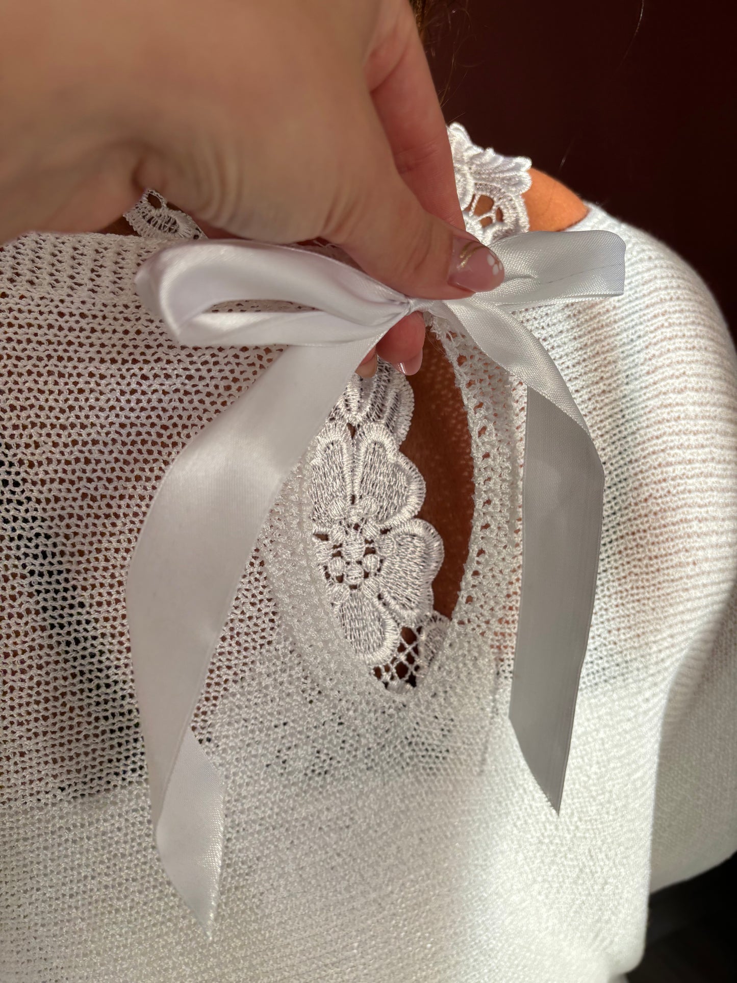 Pull noeuds blanc
