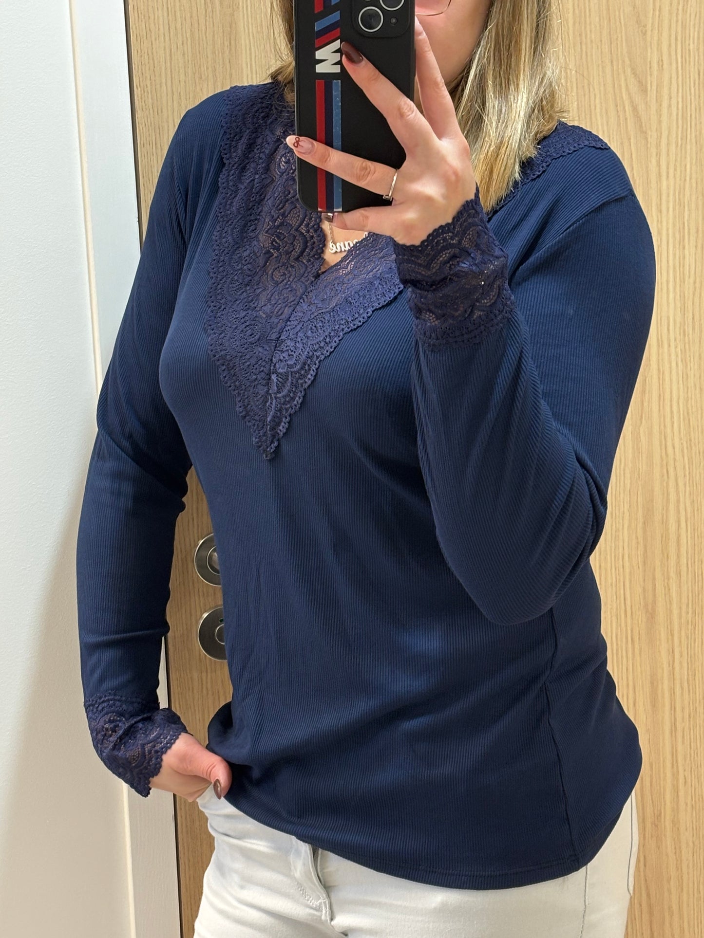 Sous pull en dentelle (plusieurs coloris)