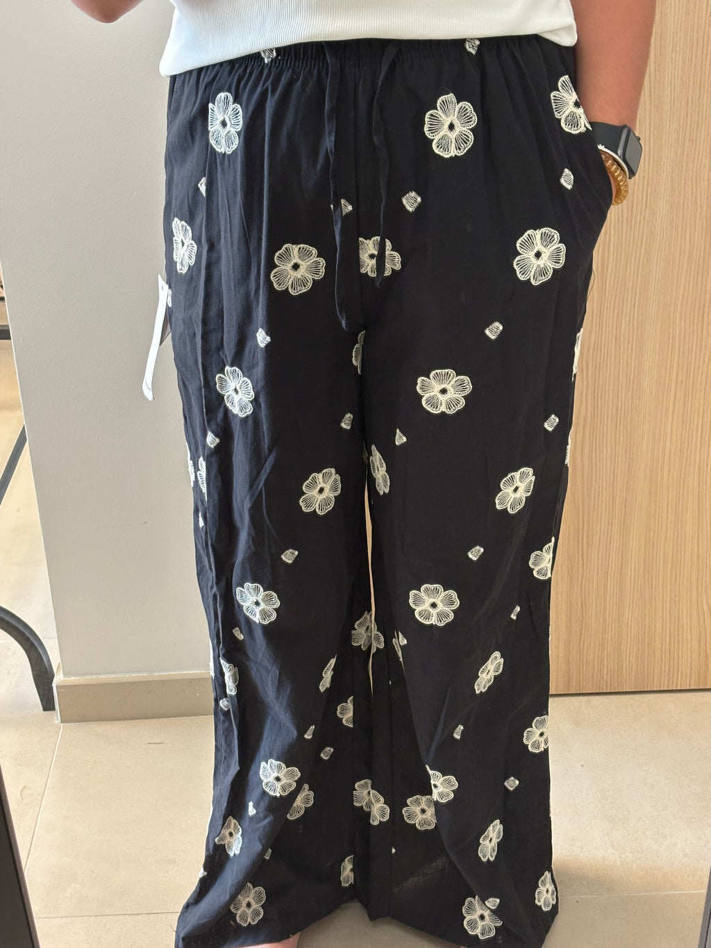 Pantalon à broderie