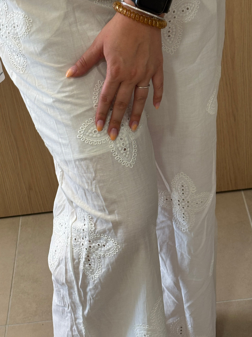 Pantalon à broderie