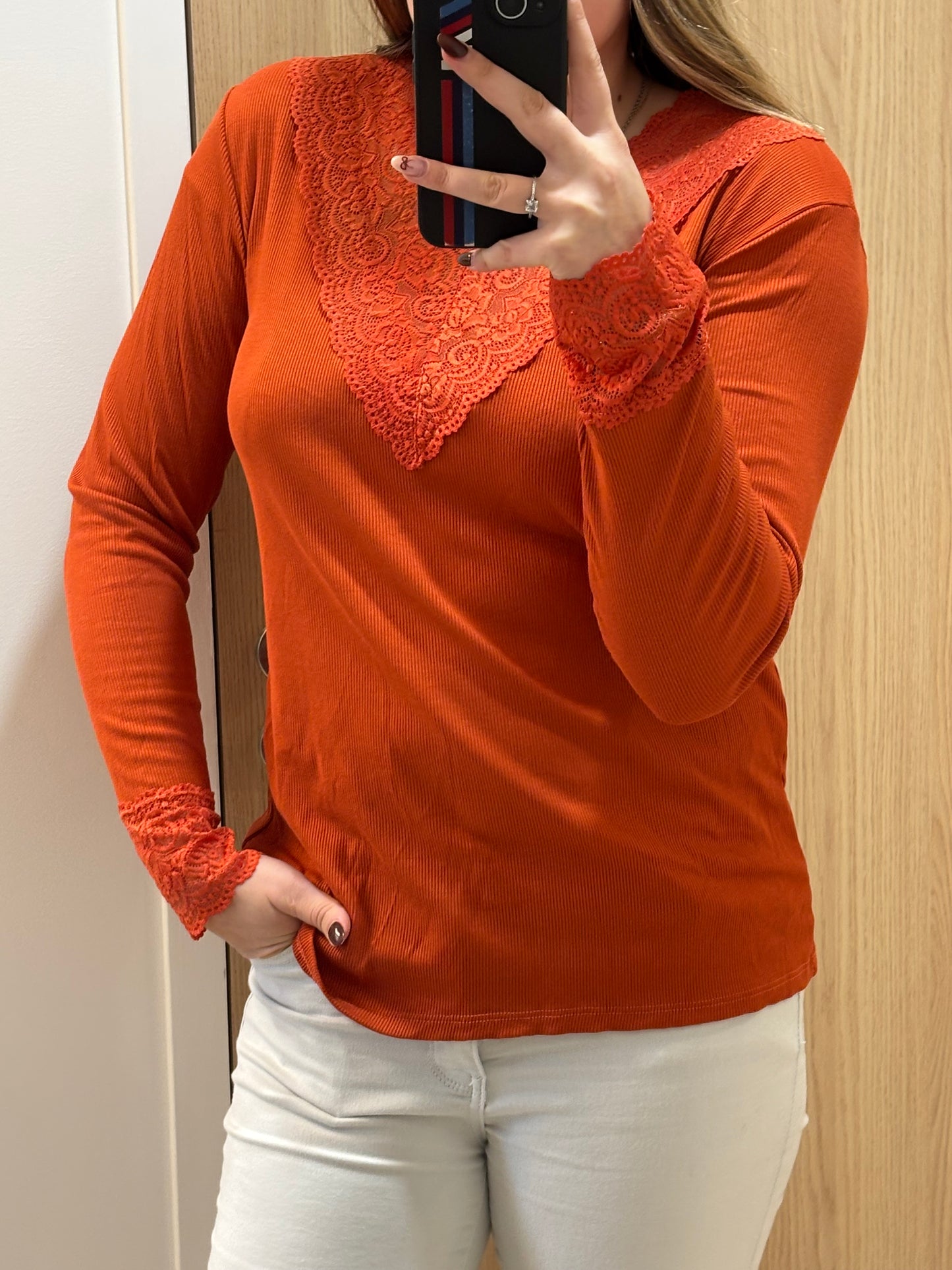 Sous pull en dentelle (plusieurs coloris)