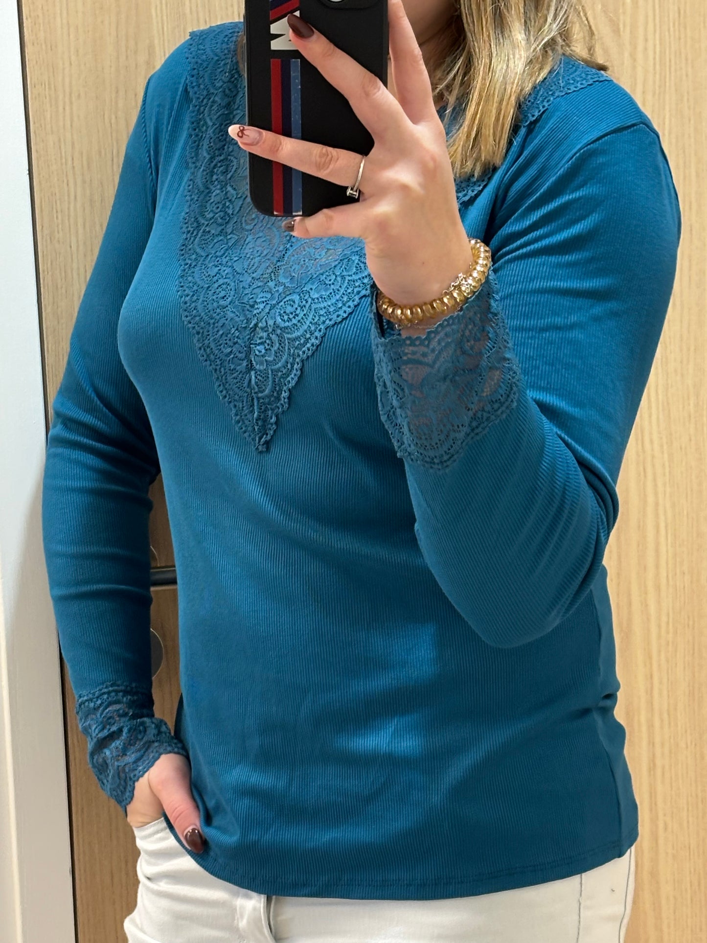 Sous pull en dentelle (plusieurs coloris)