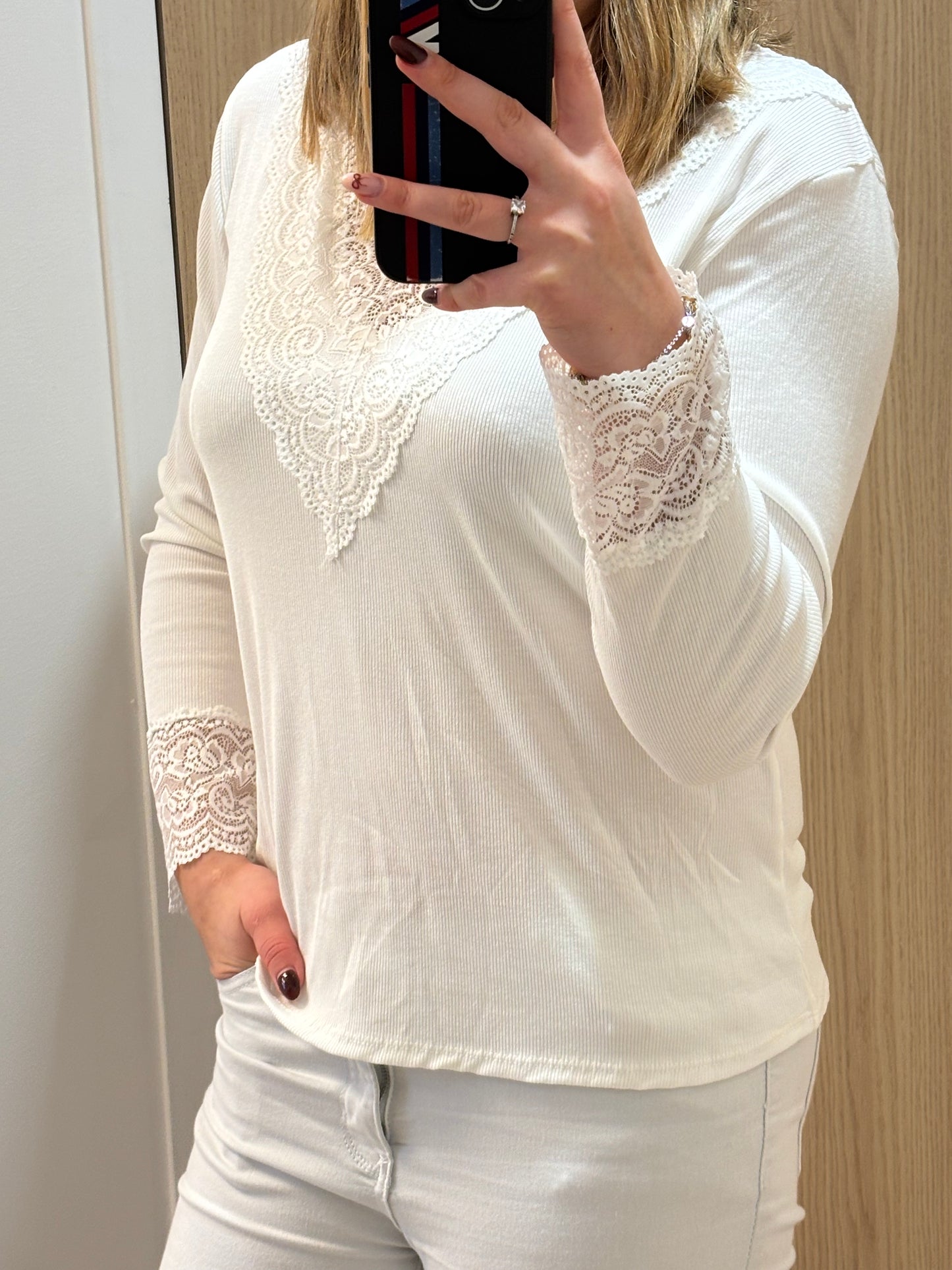 Sous pull en dentelle (plusieurs coloris)