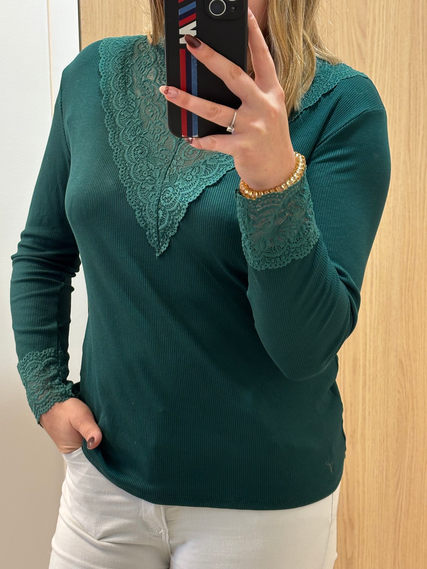 Sous pull en dentelle (plusieurs coloris)