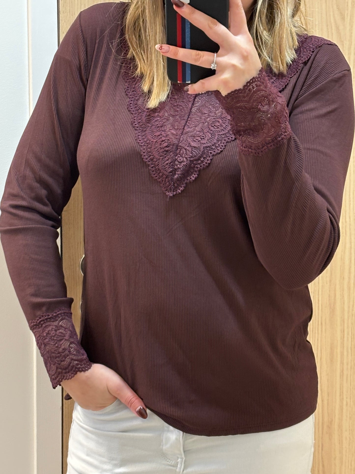 Sous pull en dentelle (plusieurs coloris)