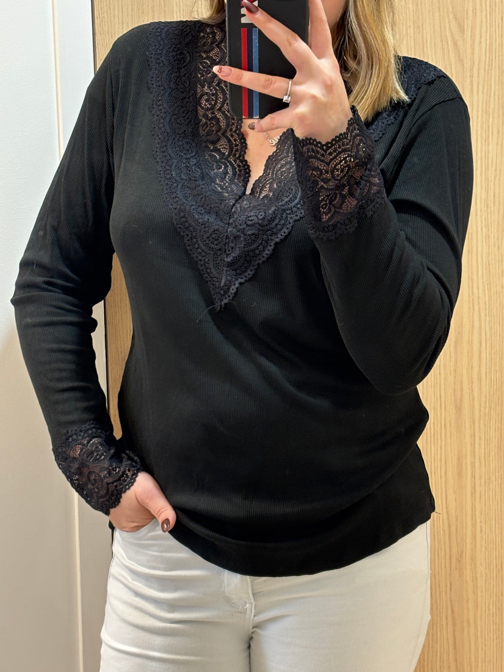 Sous pull en dentelle (plusieurs coloris)