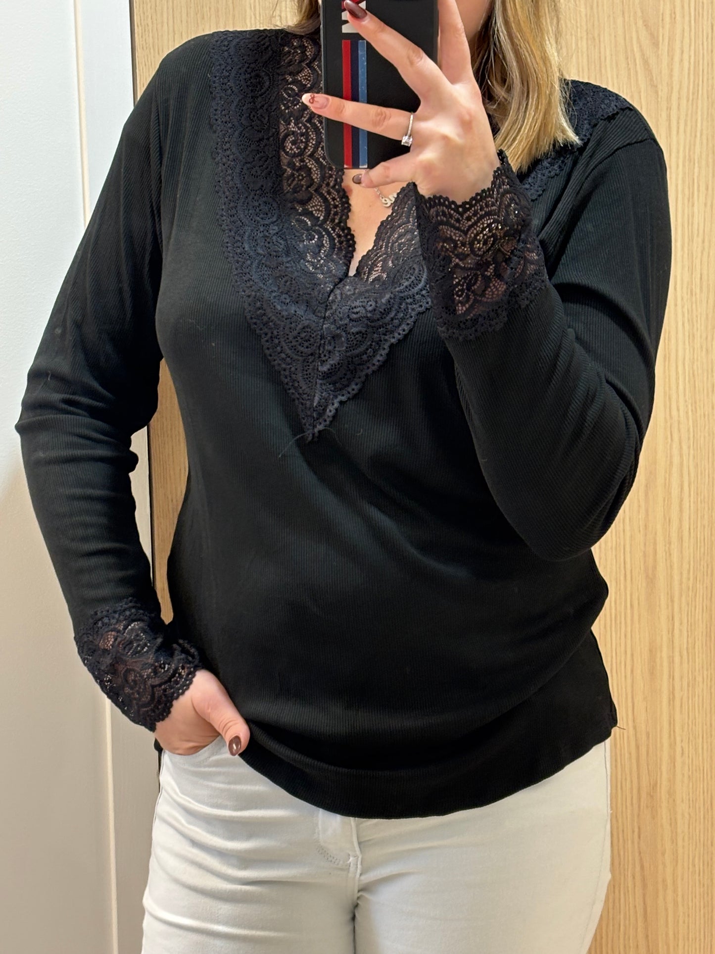 Sous pull en dentelle (plusieurs coloris)