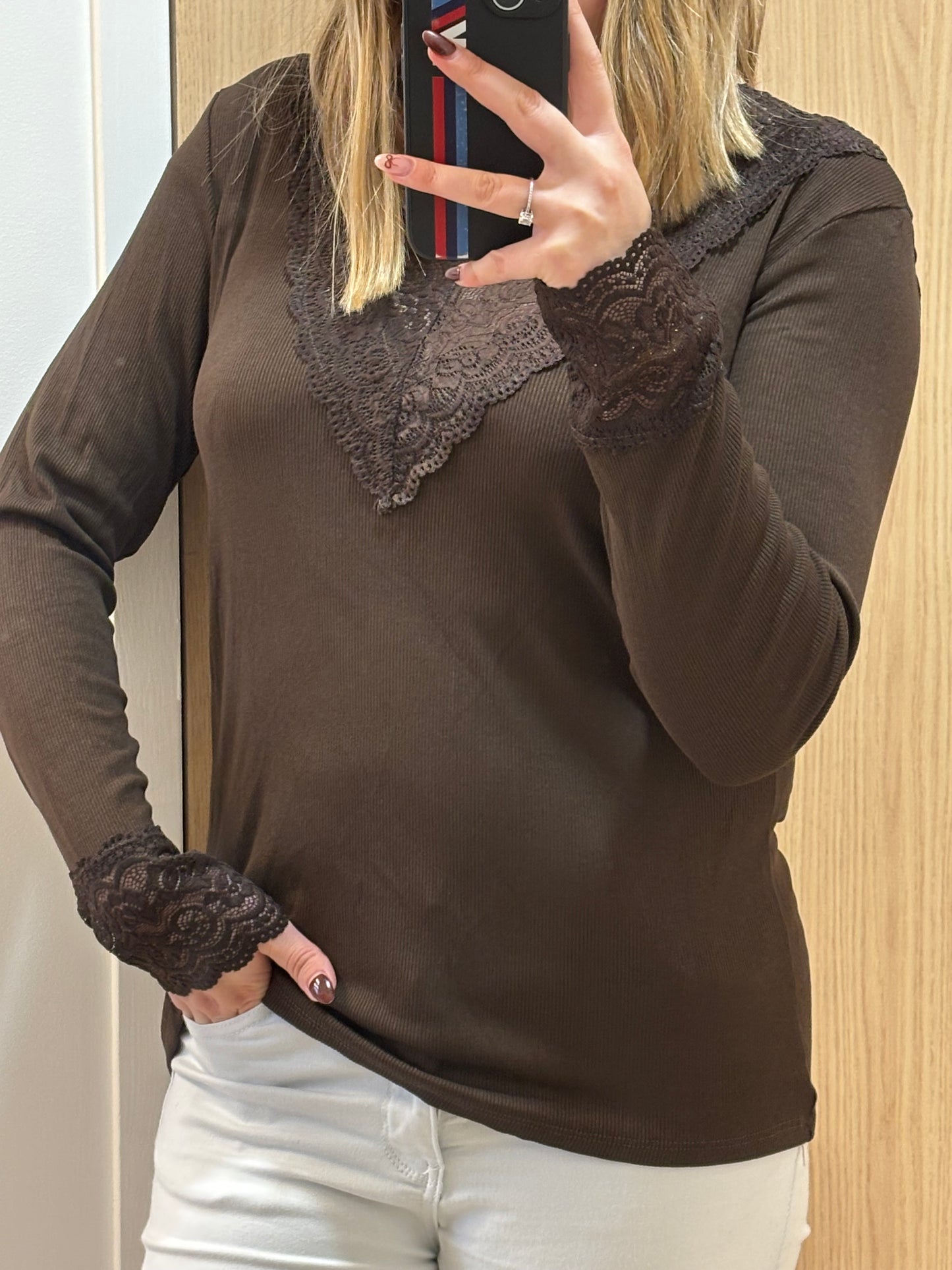 Sous pull en dentelle (plusieurs coloris)