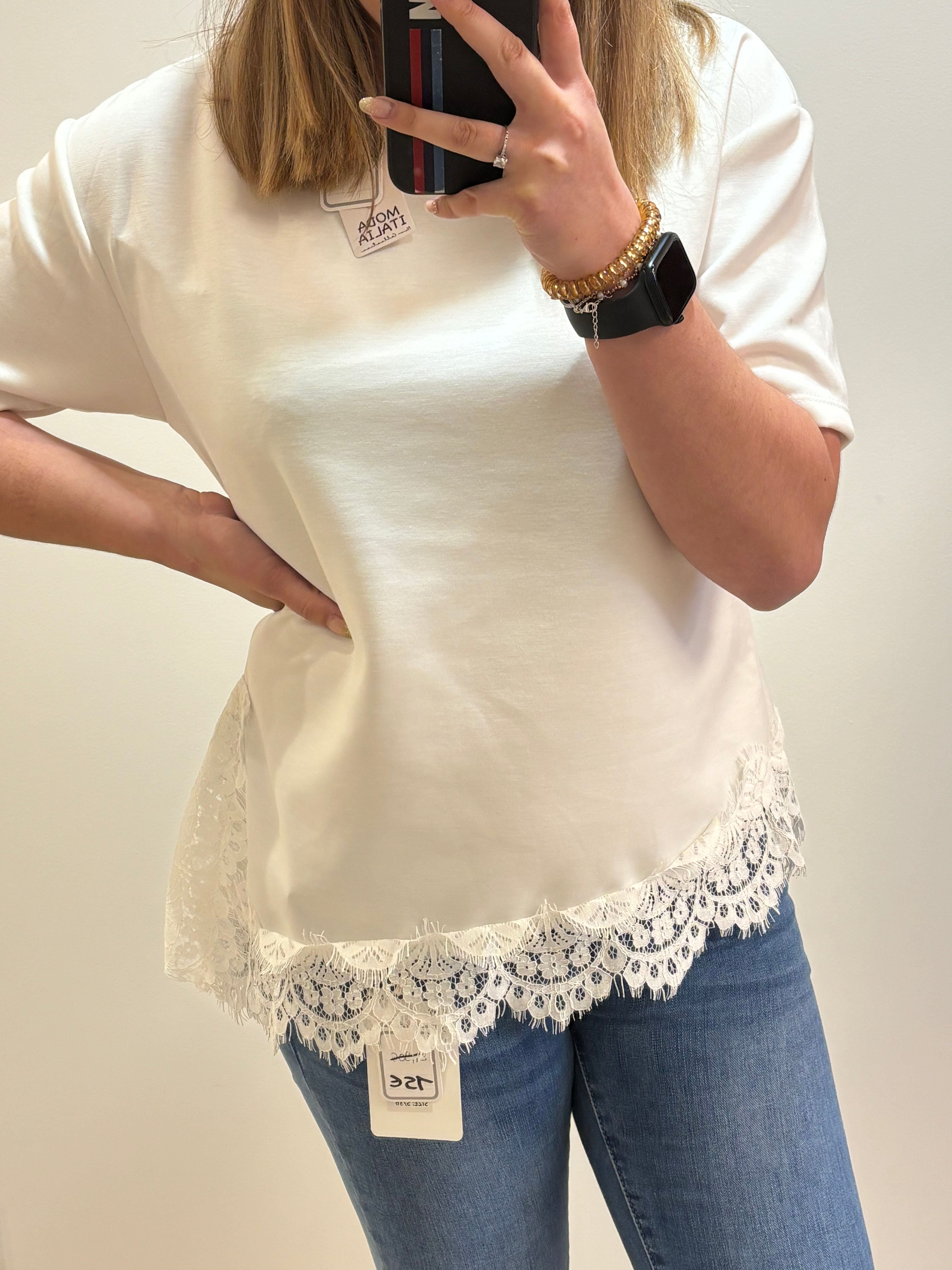 Teeshirt en dentelle asymétrique