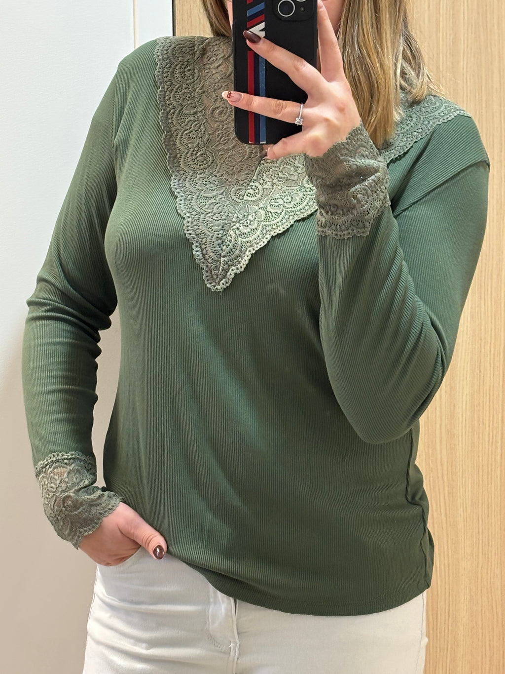 Sous pull en dentelle (plusieurs coloris)